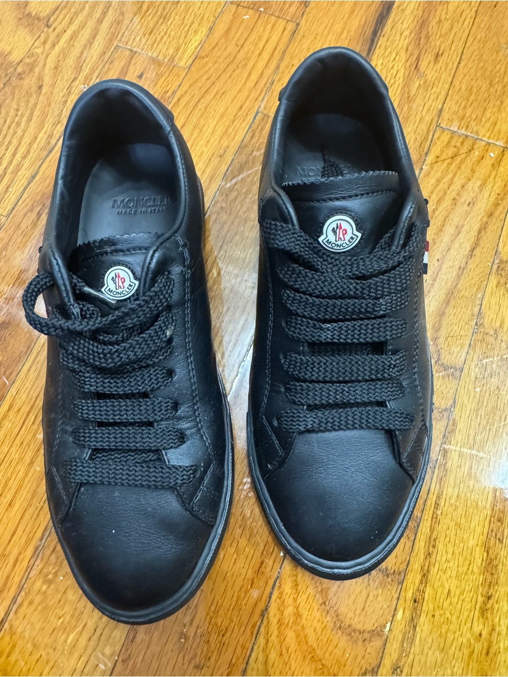 Moncler Men’s Black Leather Low-Top Sneakers with Logo Badge